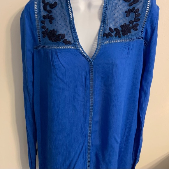 (NWOT) Etc.Ladies Size Small Blue Long Sleeve Top with Black Floral Accents - Picture 4 of 7